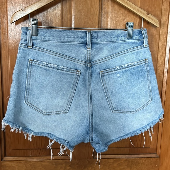 A&F High Rise 4” Short - Picture 3 of 5